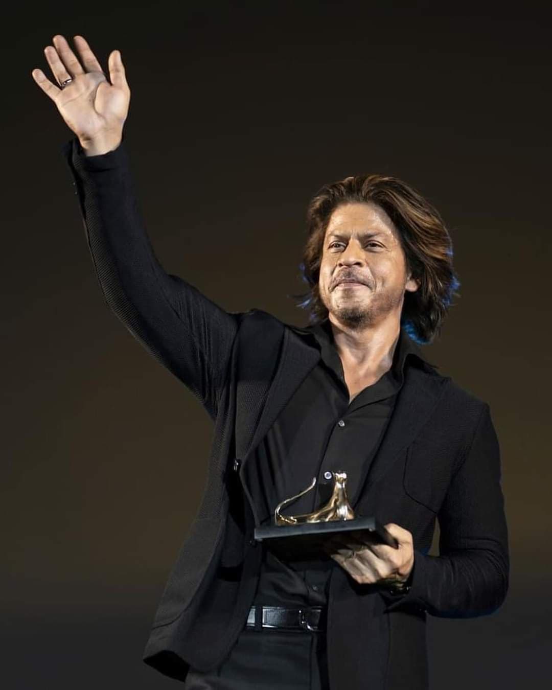 Cover Image for Shah Rukh Khan Confirms New Film “King” at Locarno Film Festival, Receives Prestigious Award